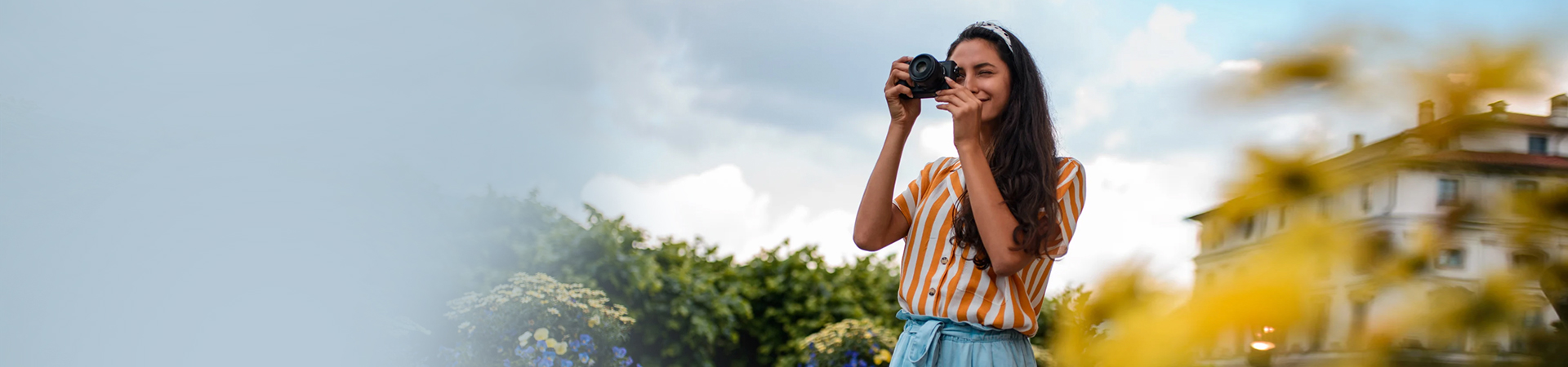 Frau, Fotografieren, Kamera, Sommeroutfit, Strandviertel