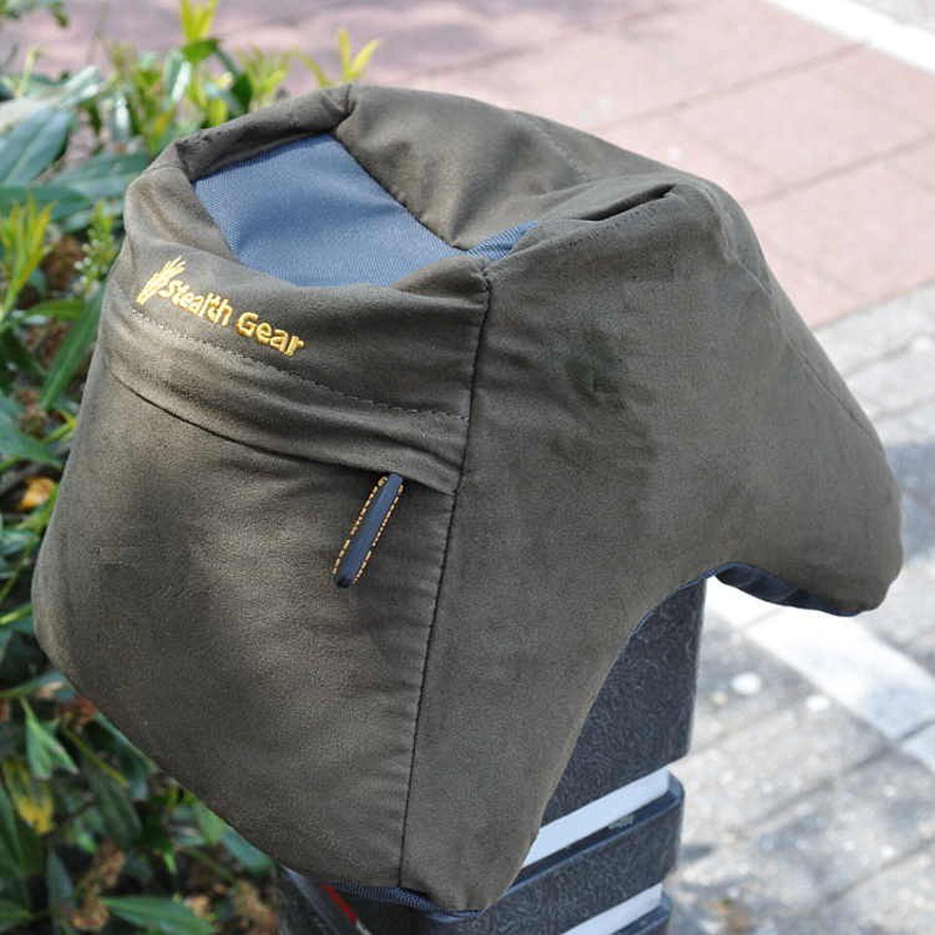 Hooded jacket, Hiking hood, Outdoor gear, Dark green, Adjustable hood