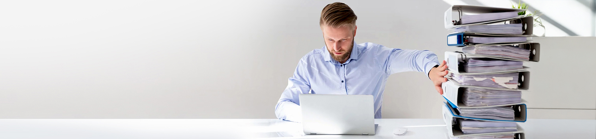 Desktop, Laptop, Büro, Mann, Dateienstapel